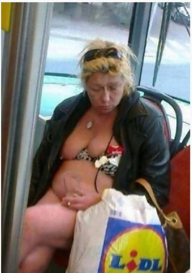 Exhibitionistische Oma sucht krassen Ficker